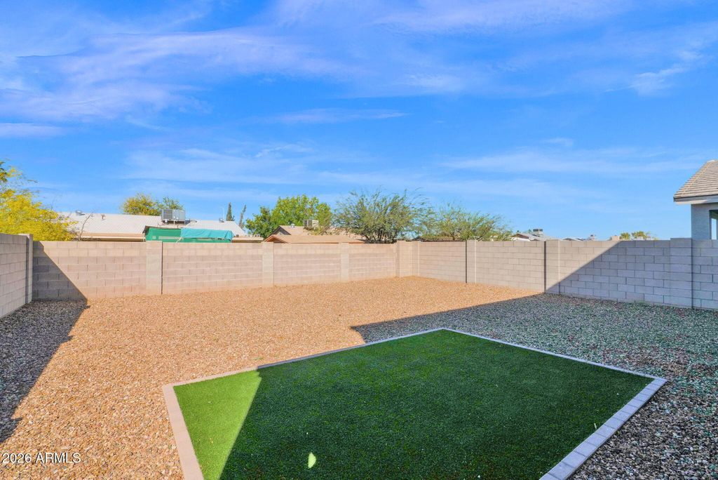 Image 38 of property listing at 5814 S DAISY PATCH Place, Phoenix, AZ 85040