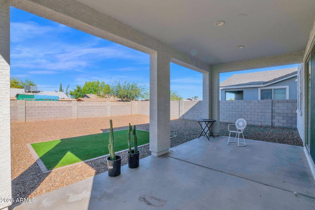 Image 39 of property listing at 5814 S DAISY PATCH Place, Phoenix, AZ 85040