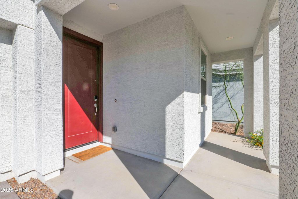 Image 5 of property listing at 5814 S DAISY PATCH Place, Phoenix, AZ 85040