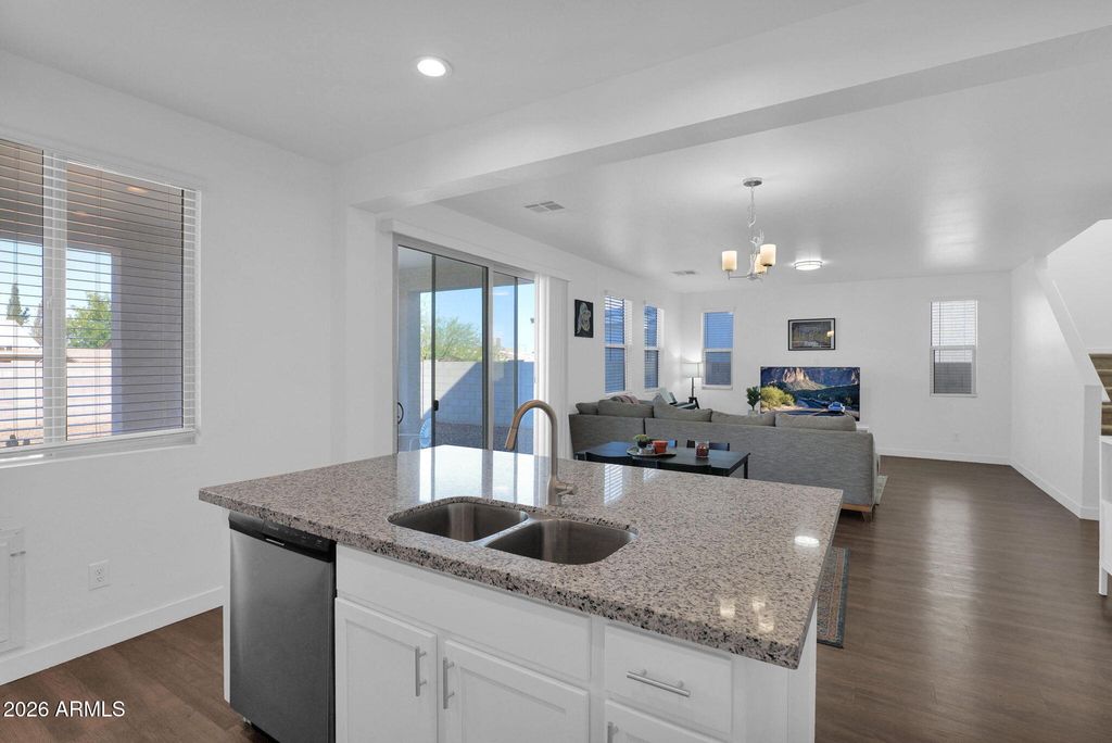 Image 6 of property listing at 5814 S DAISY PATCH Place, Phoenix, AZ 85040