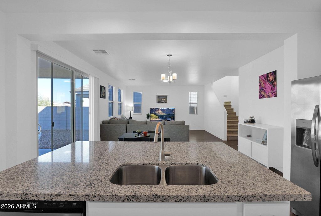 Image 7 of property listing at 5814 S DAISY PATCH Place, Phoenix, AZ 85040