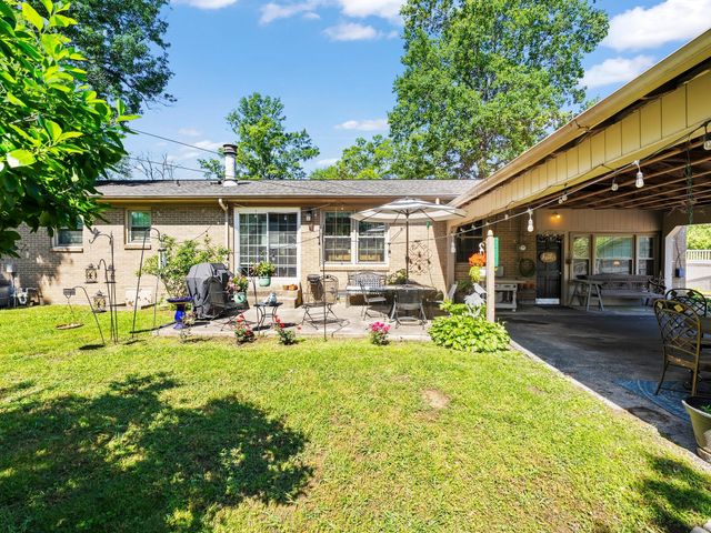 102 Essex Ct, Tullahoma, TN 37388