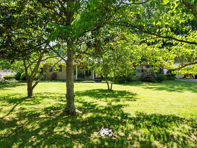 102 Essex Ct, Tullahoma, TN 37388