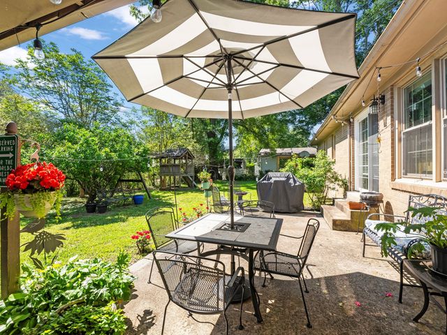 102 Essex Ct, Tullahoma, TN 37388