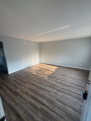 305 Jackson Avenue N, Hopkins, MN 55343