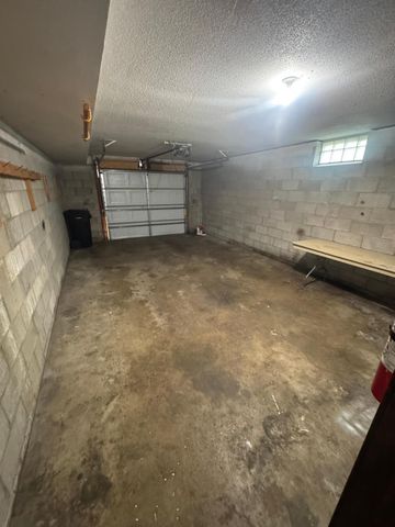 305 Jackson Avenue N, Hopkins, MN 55343