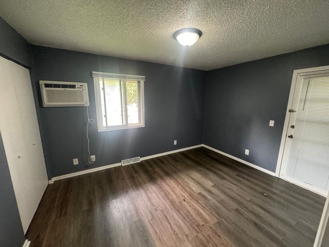 305 Jackson Avenue N, Hopkins, MN 55343
