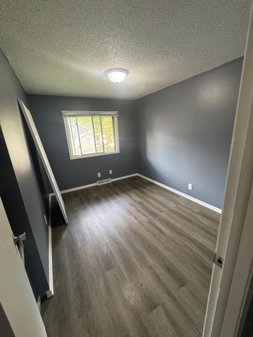 305 Jackson Avenue N, Hopkins, MN 55343