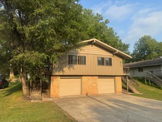 305 Jackson Avenue N, Hopkins, MN 55343