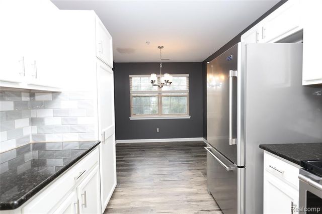 129 E Bay Drive, Walled Lake, MI 48390
