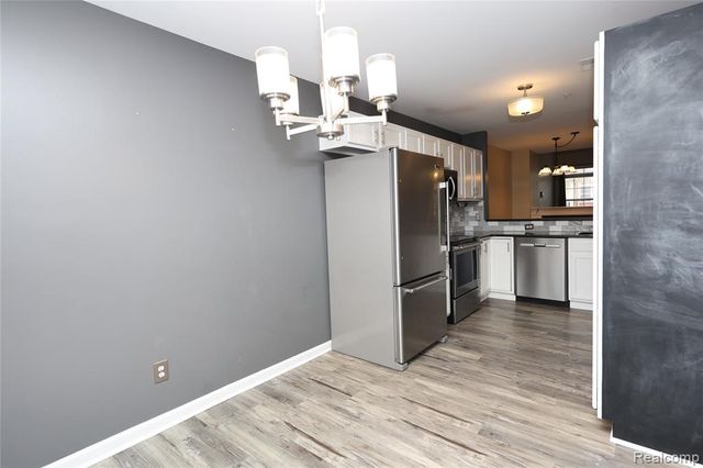 129 E Bay Drive, Walled Lake, MI 48390