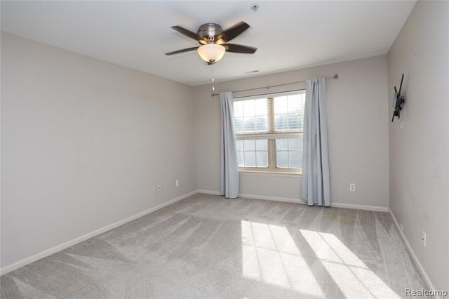 129 E Bay Drive, Walled Lake, MI 48390