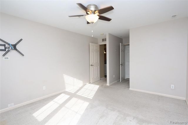129 E Bay Drive, Walled Lake, MI 48390