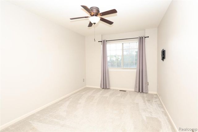 129 E Bay Drive, Walled Lake, MI 48390