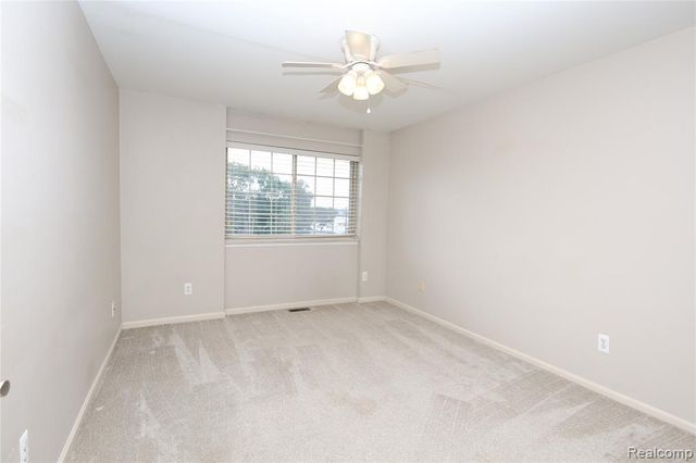 129 E Bay Drive, Walled Lake, MI 48390