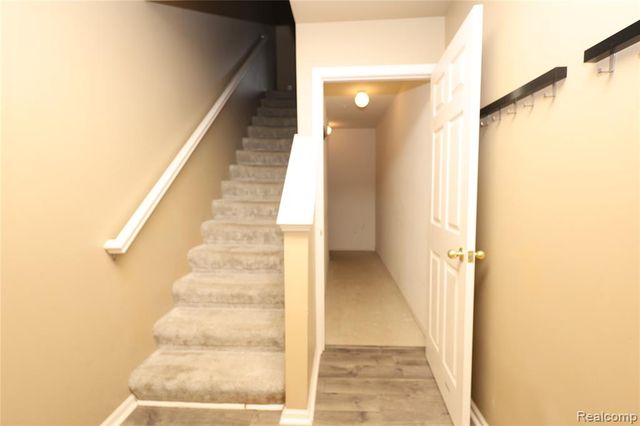 129 E Bay Drive, Walled Lake, MI 48390