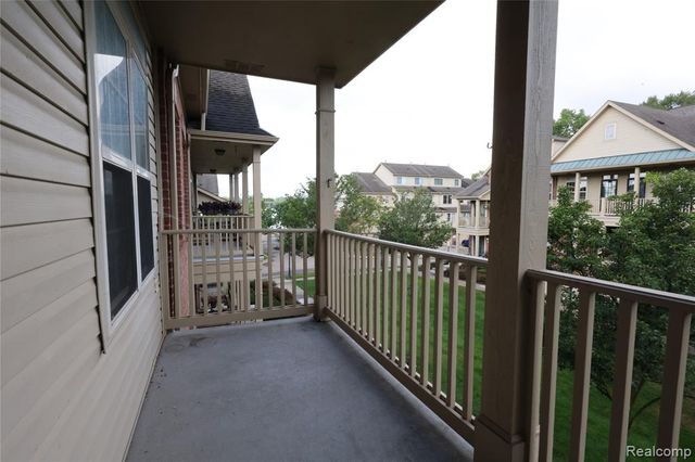 129 E Bay Drive, Walled Lake, MI 48390
