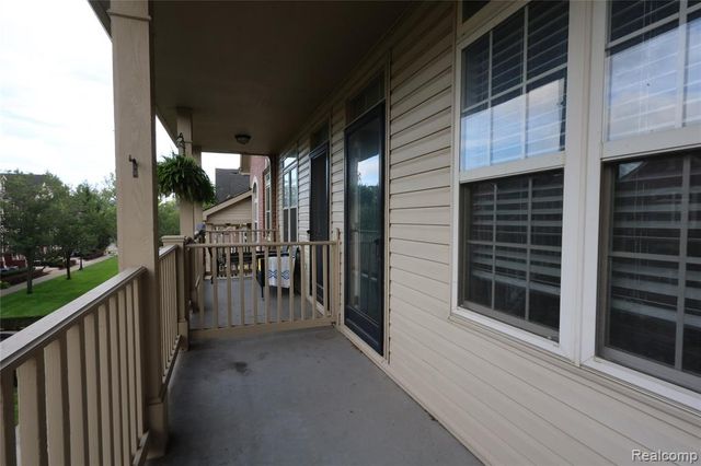 129 E Bay Drive, Walled Lake, MI 48390
