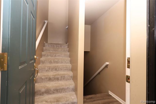 129 E Bay Drive, Walled Lake, MI 48390