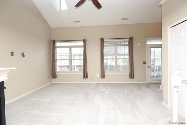 129 E Bay Drive, Walled Lake, MI 48390