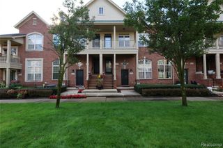 129 E Bay Drive, Walled Lake, MI 48390