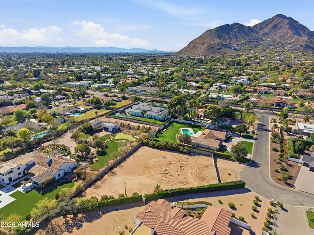 6827 E VERMONT Avenue 8, Paradise Valley, AZ 85253