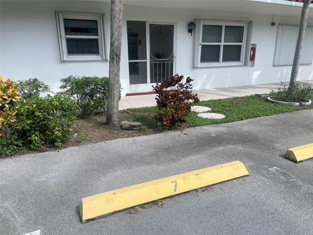 2050 NE 39th St W103, Lighthouse Point, FL 33064