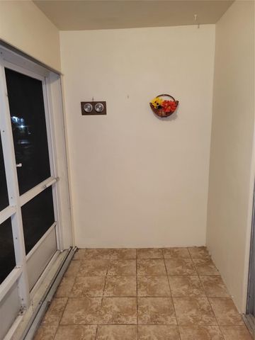 2050 NE 39th St W103, Lighthouse Point, FL 33064