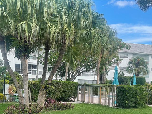 2050 NE 39th St W103, Lighthouse Point, FL 33064