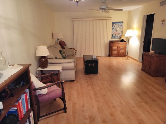 2050 NE 39th St W103, Lighthouse Point, FL 33064