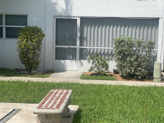 2050 NE 39th St W103, Lighthouse Point, FL 33064