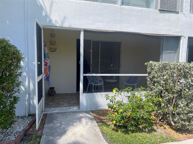 2050 NE 39th St W103, Lighthouse Point, FL 33064