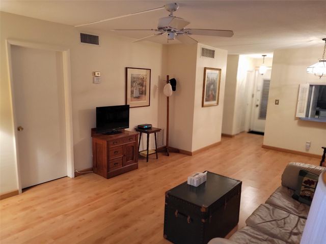 2050 NE 39th St W103, Lighthouse Point, FL 33064