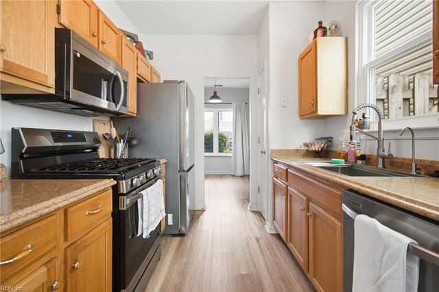 17 Camellia LN, Hampton, VA 23663