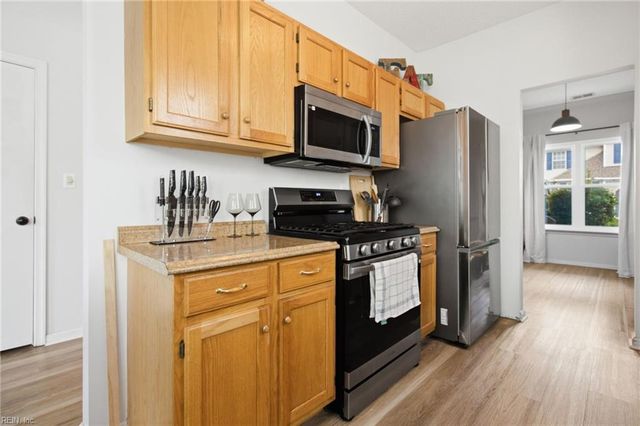 17 Camellia LN, Hampton, VA 23663
