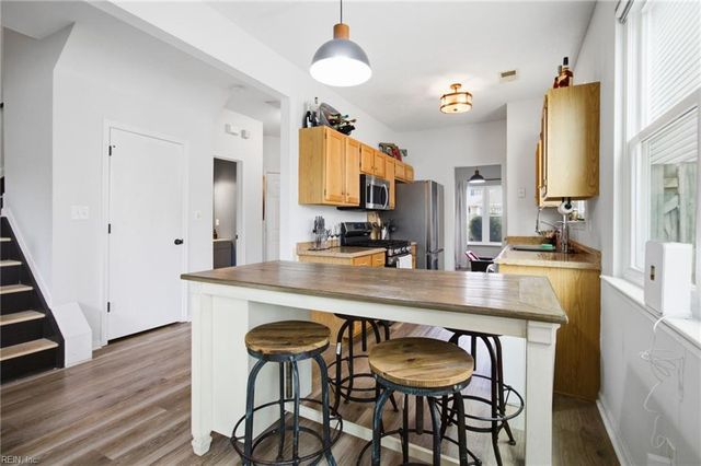 17 Camellia LN, Hampton, VA 23663