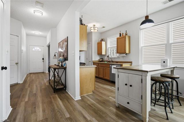 17 Camellia LN, Hampton, VA 23663