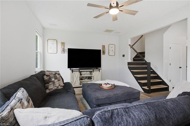 17 Camellia LN, Hampton, VA 23663