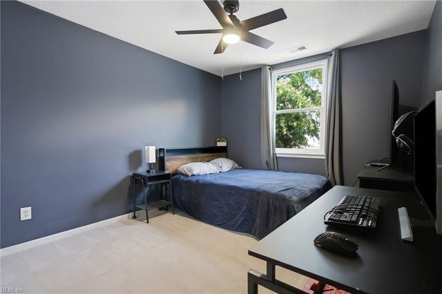 17 Camellia LN, Hampton, VA 23663