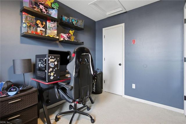 17 Camellia LN, Hampton, VA 23663