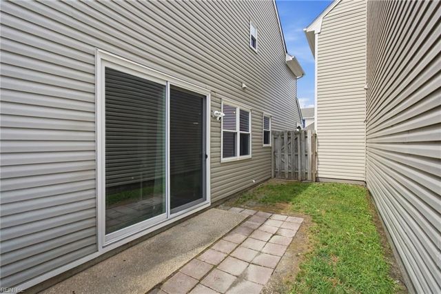 17 Camellia LN, Hampton, VA 23663
