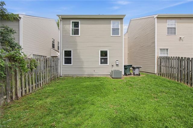 17 Camellia LN, Hampton, VA 23663