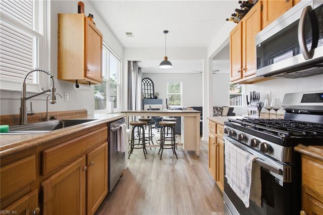 17 Camellia LN, Hampton, VA 23663