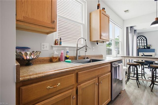 17 Camellia LN, Hampton, VA 23663