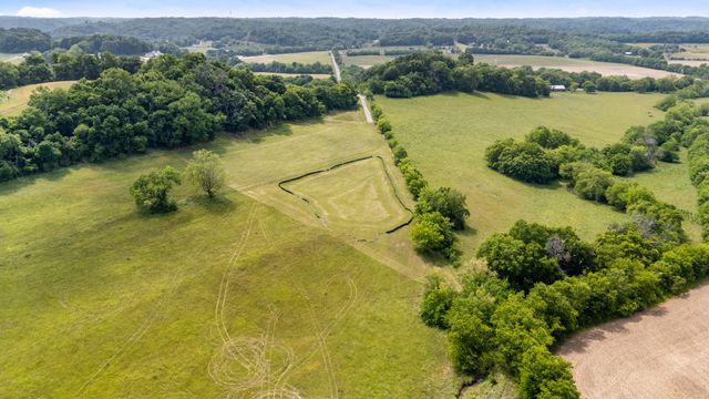 1924 Thompson Station Rd, W, Thompsons Station, TN 37179
