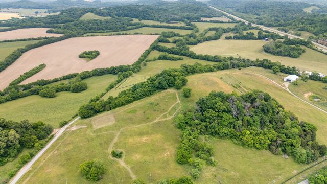 1924 Thompson Station Rd, W, Thompsons Station, TN 37179