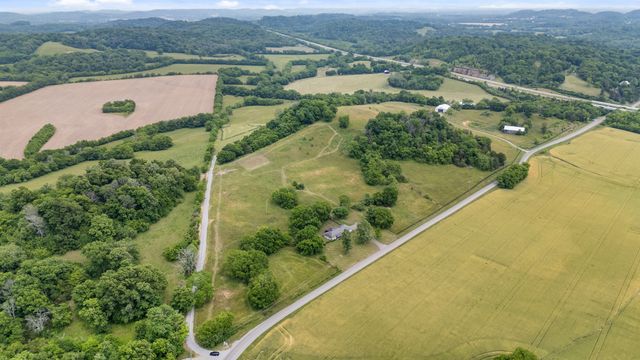 1924 Thompson Station Rd, W, Thompsons Station, TN 37179