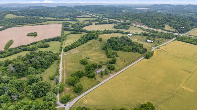 1924 Thompson Station Rd, W, Thompsons Station, TN 37179