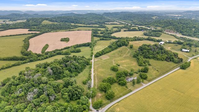 1924 Thompson Station Rd, W, Thompsons Station, TN 37179
