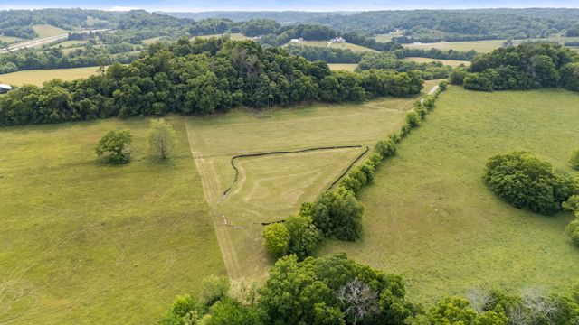 1924 Thompson Station Rd, W, Thompsons Station, TN 37179